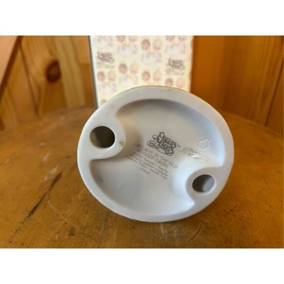 PRECIOUS MOMENTS I BELIEVE IN THE OLD RUGGED CROSS Figurine (8411) - Picture 6 of 7